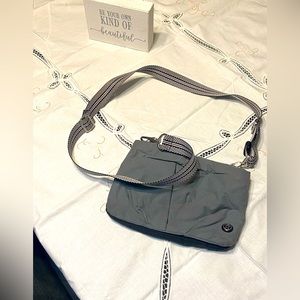 Lululemon crossbody ⭐️Memorial Day Sale ⭐️